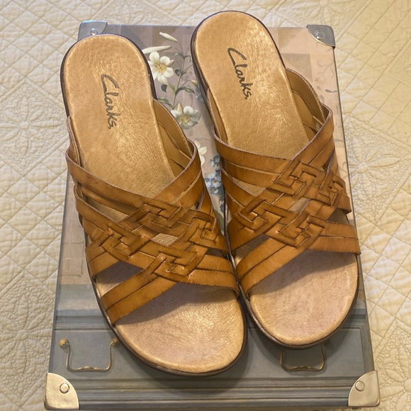 Clarks women’s sandals - Picture 1 of 3